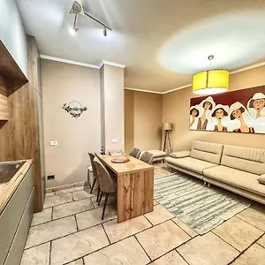  Apartment Amos Center
